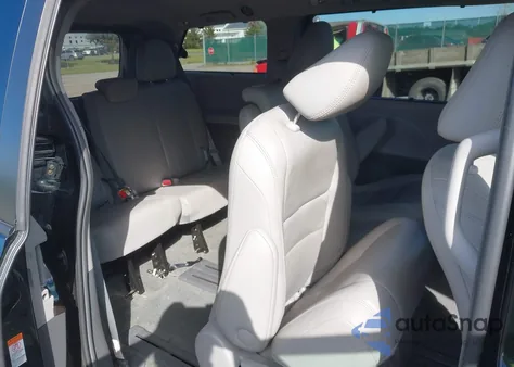 2017 Toyota Sienna Xle 8 Passenger z USA, uszkodzony, nr VIN 5TDYZ3DC4HS887805